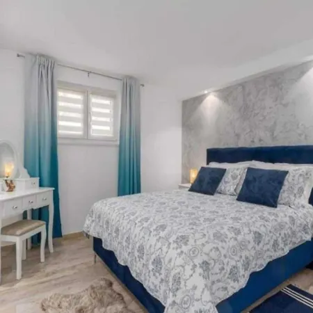 Two Bedroom With Terrace Daire Pula