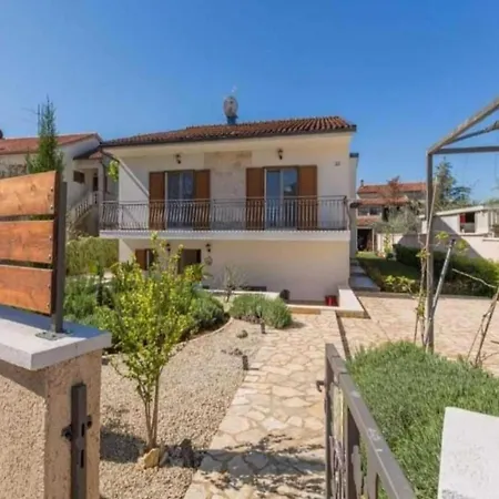 Two Bedroom With Terrace פולה