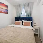 Two Bedroom With Terrace شقة بولا